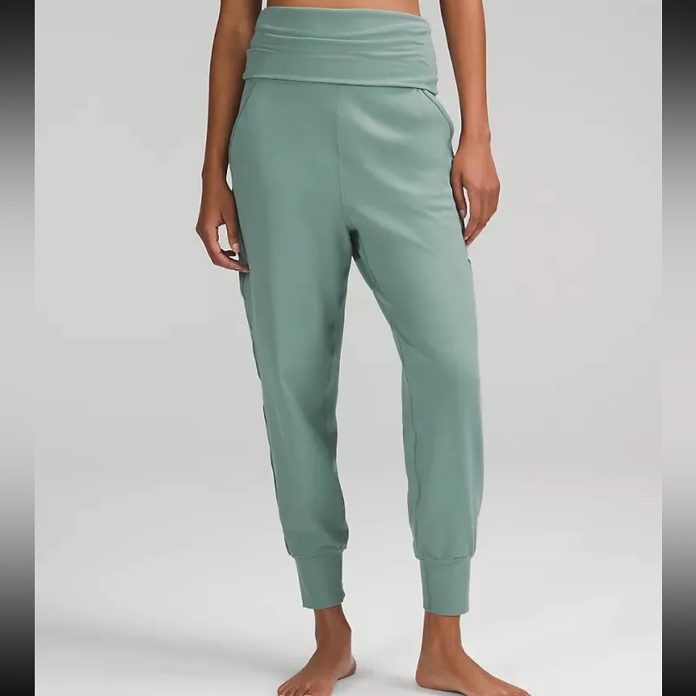 High waisted rubbed lululemon jogger 10